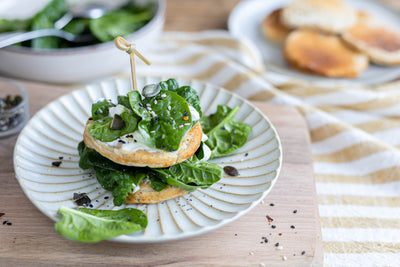 PANCAKE PRIMAVERILI CON SALSA ALLO ZENZERO E SPINACINI