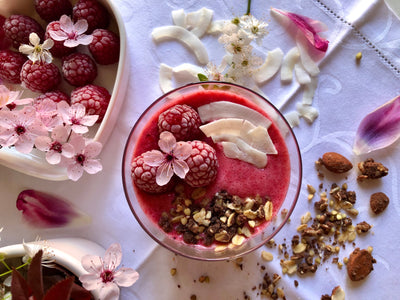 SMOOTHIE BOWL di PRIMAVERA con fragole, lamponi e cocco